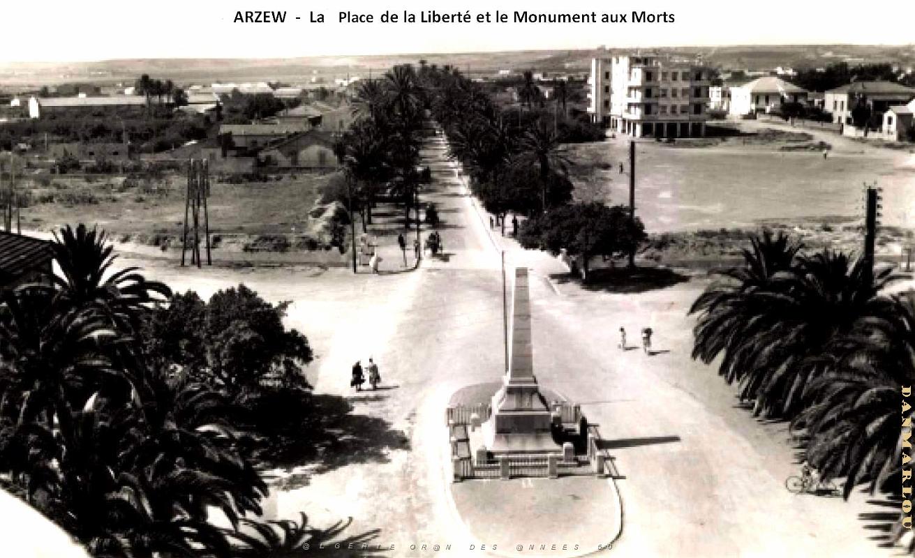 Arzew - Place de la Liberte et Monument aux Morts.jpg
